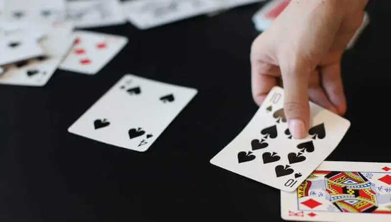 How to play poker in detail for beginners